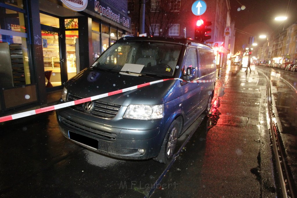 Einsatz BF Verdaechtiges Fahrzeug Koeln Suelz Zuelpischerstr Gustavstr P05.JPG